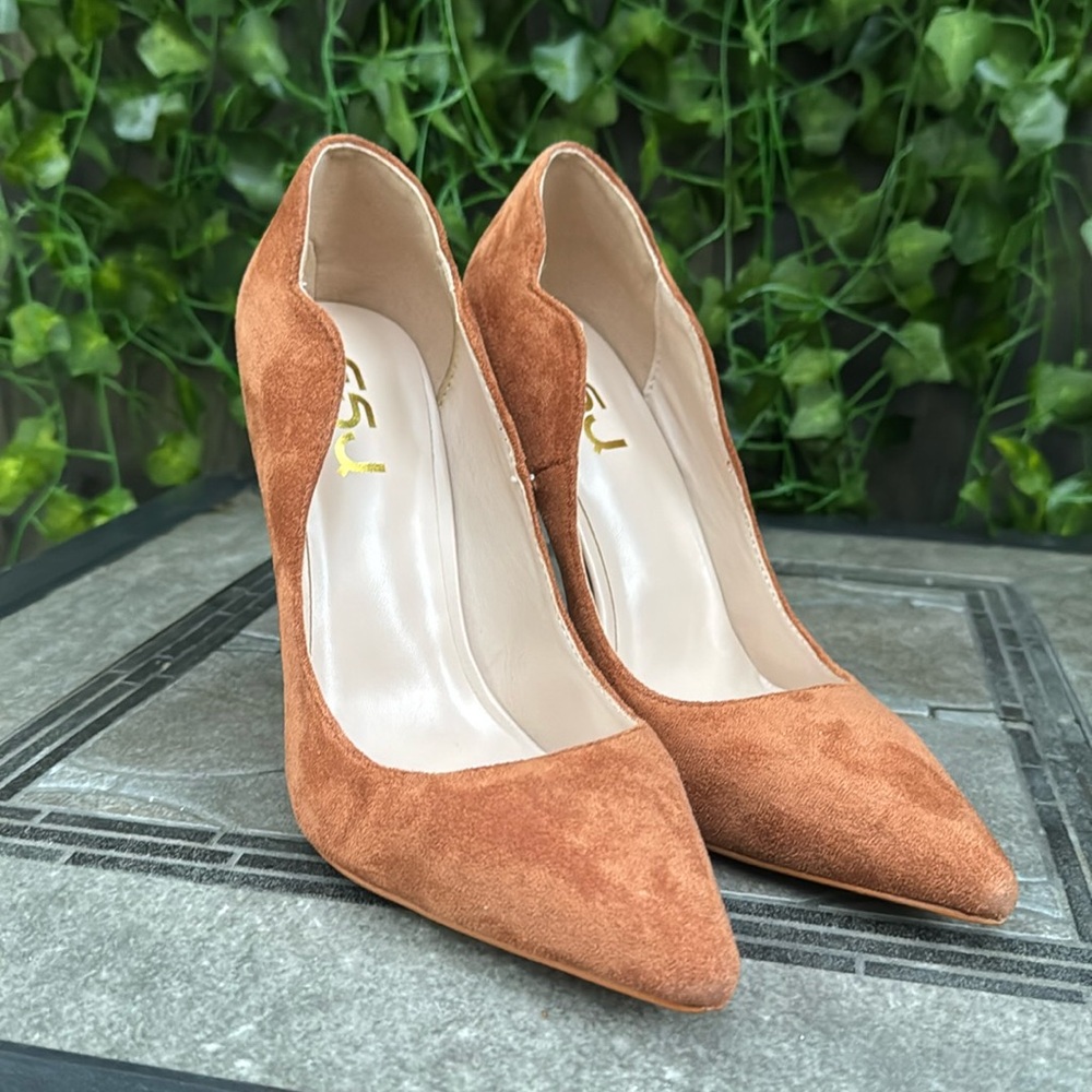 Brand new heels F5j camel color 8.5